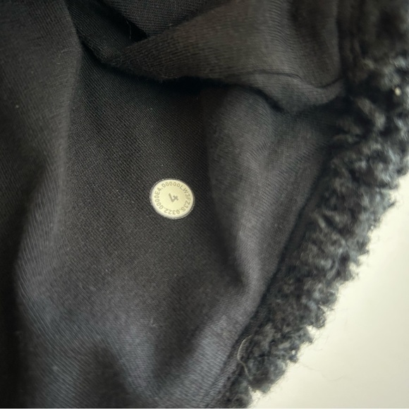 Lululemon Black Textured Fleece Embroidered Logo Cropped Tee/Top Size 4 - Picture 14 of 14